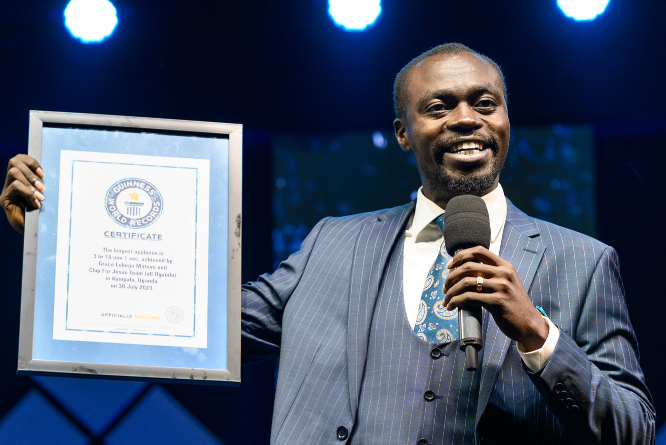 PHANEROO WINS GUINNESS WORLD RECORD FOR LONGEST APPLAUSE