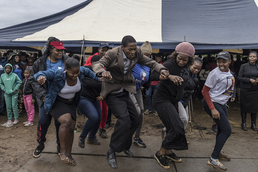 ESWATINI POLITICS PARLIAMENT OPPOSITION - Eswatini Holds Parliamentary Elections Amidst Political Challenges - Despite criticism of King Mswati's lavish lifestyle and poverty affecting nearly one-third of the population, the monarch remains entrenched in power. Criticizing the king can lead to imprisonment, and political challenges persist, as evidenced by the pro-democracy protests in 2021.