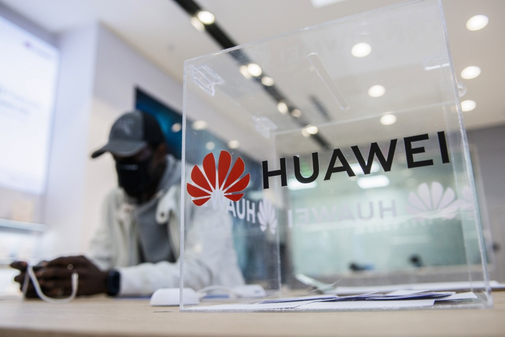huawei provides 500 training opportunities at ict job fair