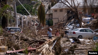 hurricane otis devastates acapulco nearly 100 dead or missing