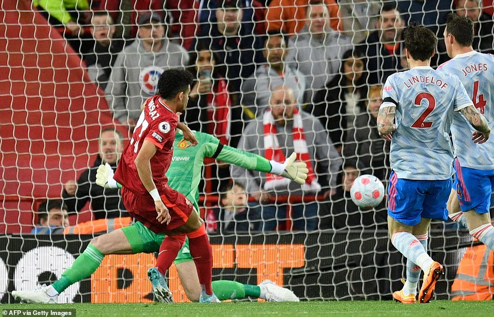man city crushes man united liverpool stands with missing diaz