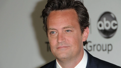 matthew perrys post promoting could i be any more vaccinated shirt resurfaces after stars death