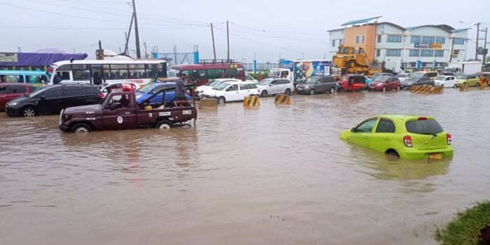 Mombasa Underwater Torrential Rainfall Paralyzes Transportation