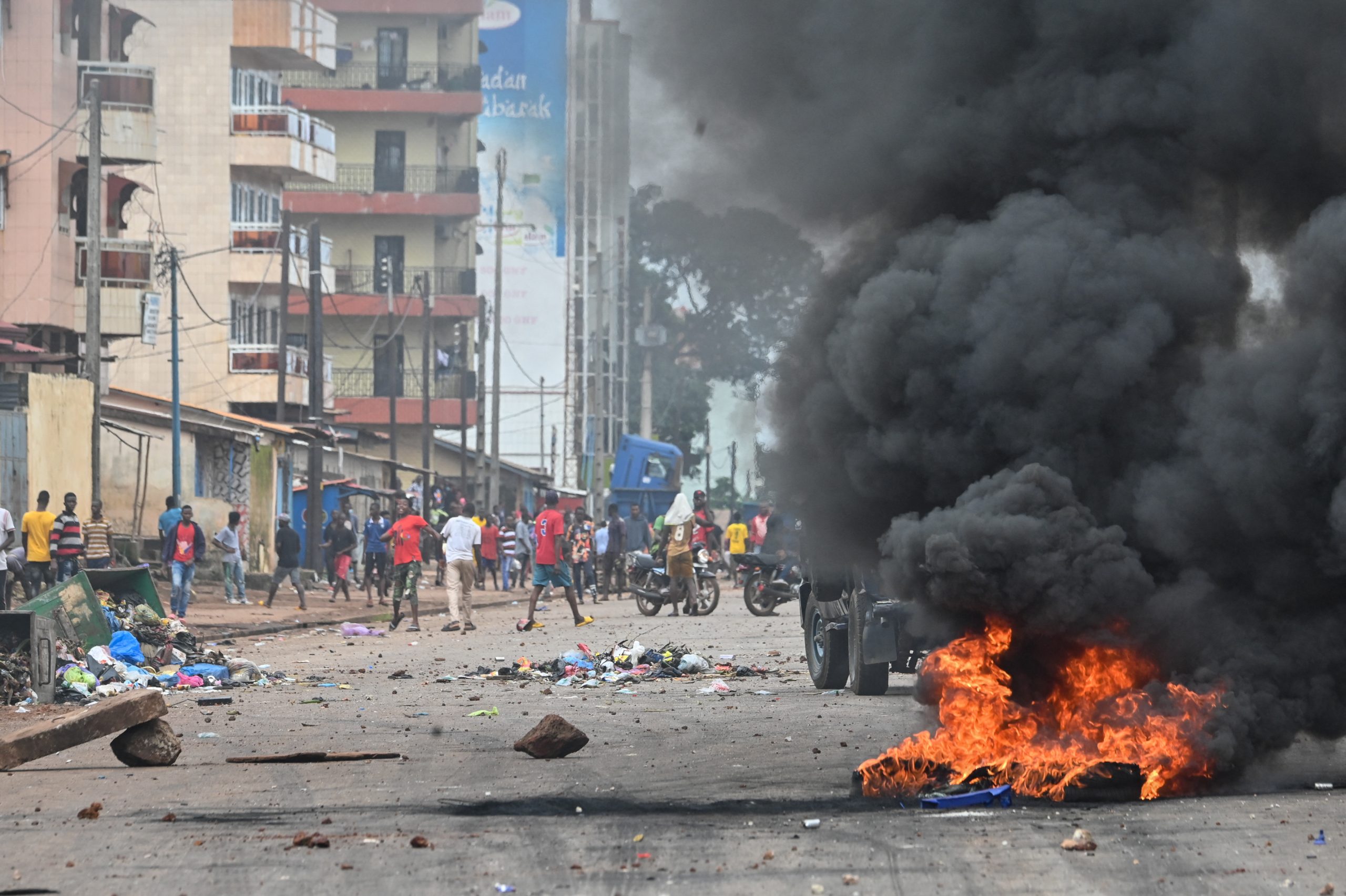 crisis unfolds in conakry gunfire rocks the city center