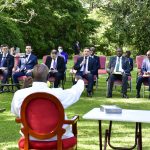 President Museveni meeting a special envoy and deputy minister of foreign affairs of of Azerbaijan Yalchin Rafiyev (C) and his delegation at Entebbe on Monday. PPU Photo (4) (1)