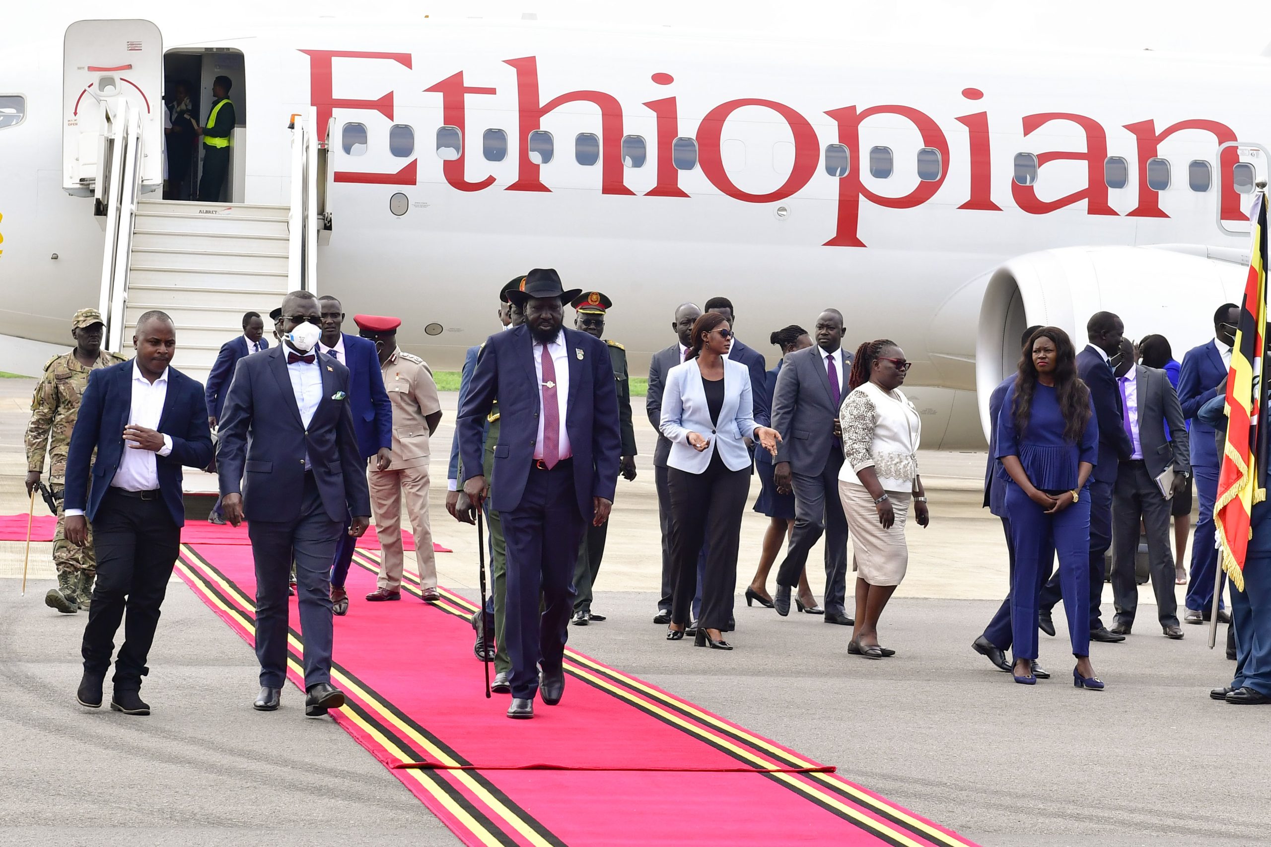 South Sudan President Salva Kiir arrives in Ugnada for EAC summit (14)