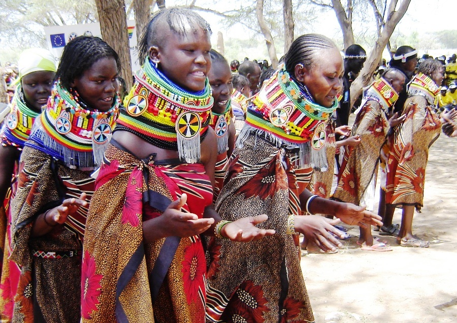 The Turkana girls in Kenya presenting a peace song during the cross boder meeting between the karimojong of Uganda and them (photo by Steven Ariong)