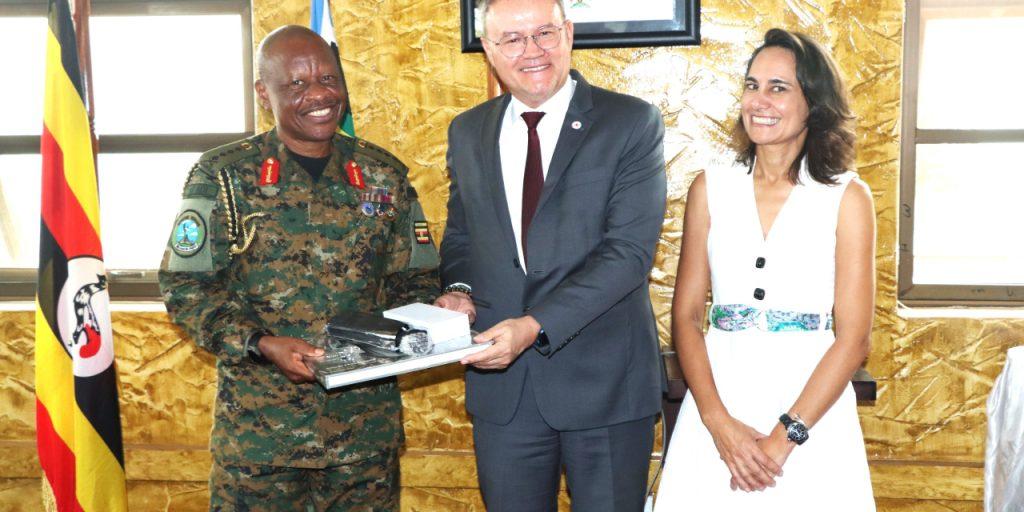 UPDF Gen Wilson Mbadi Meets International Committee Of The Red Cross To Discuss Eastern DRC Operations