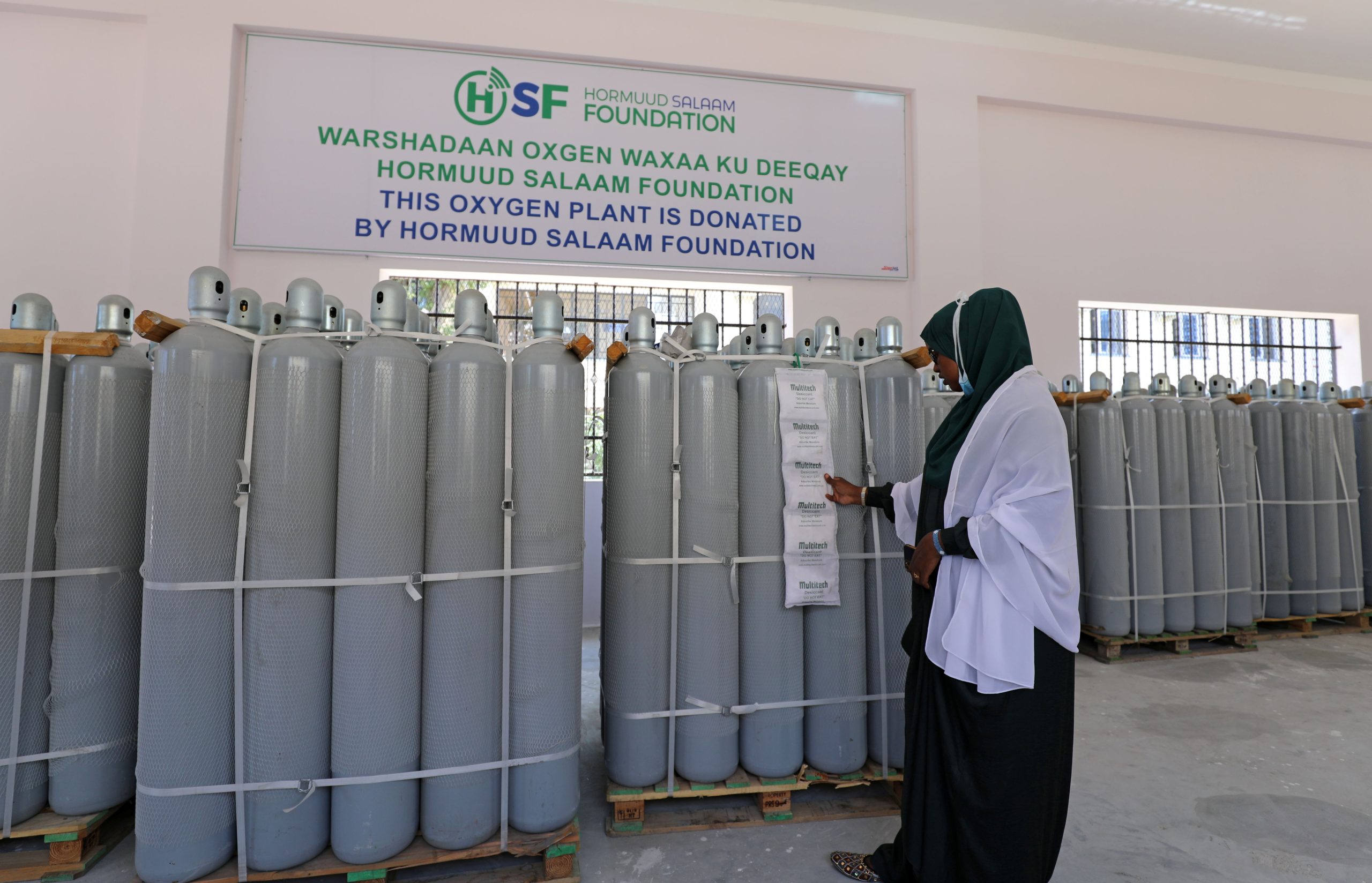 kamuli hospital receives lifesaving oxygen cylinders after medias call to action
