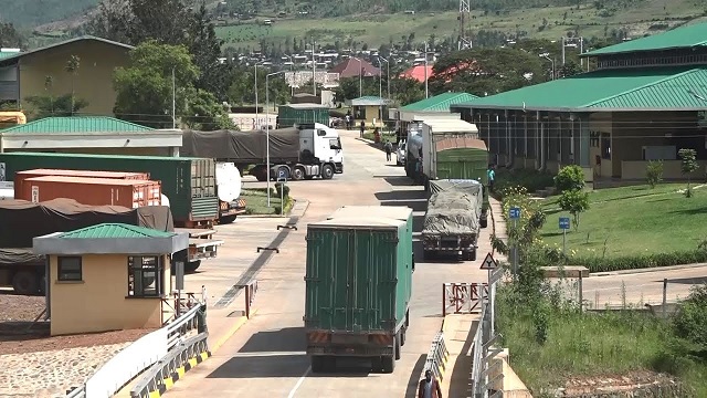 traders accuse ura officers of aiding smuggling at katuna border