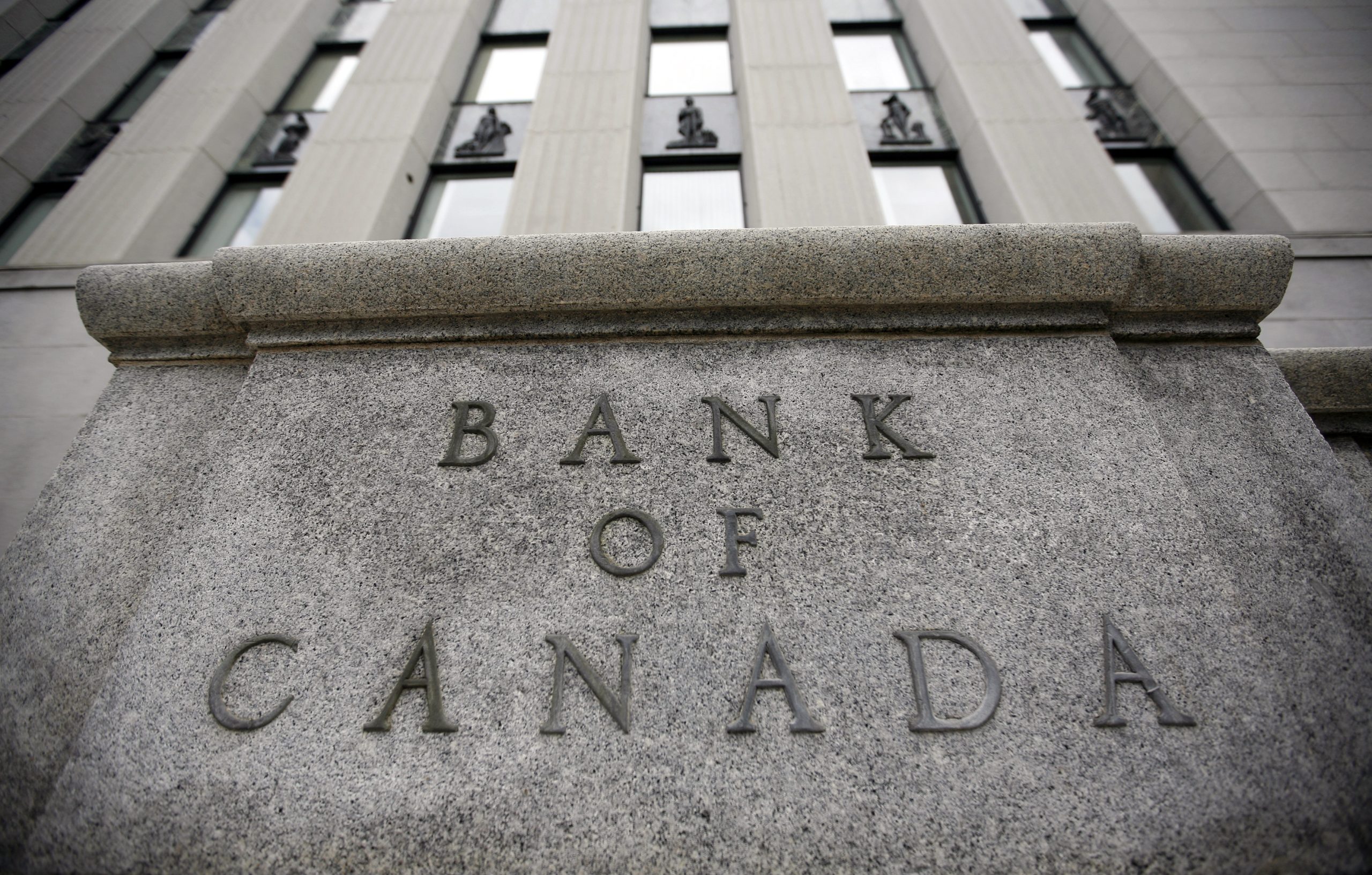 central banks advised to exercise caution on rate cuts says imf