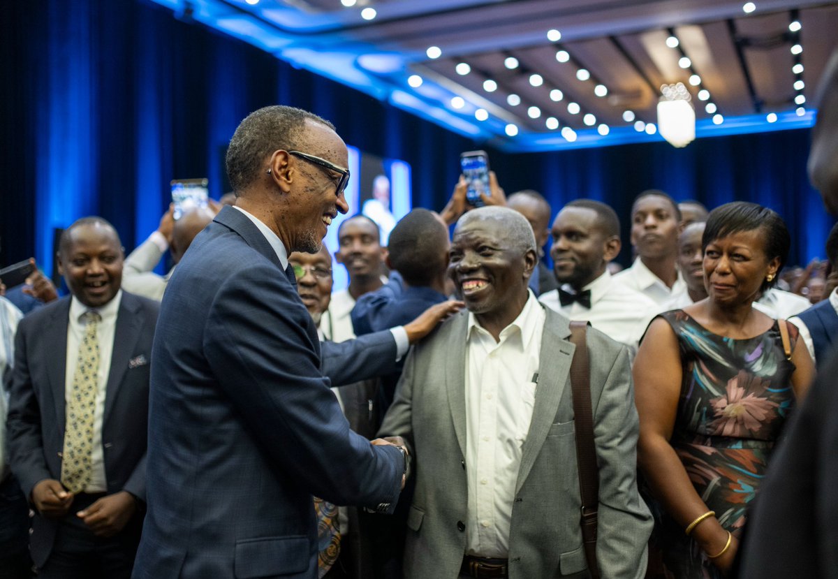 Kagame Honours Ntare School Alumni at Cocktail Reception in Kigali