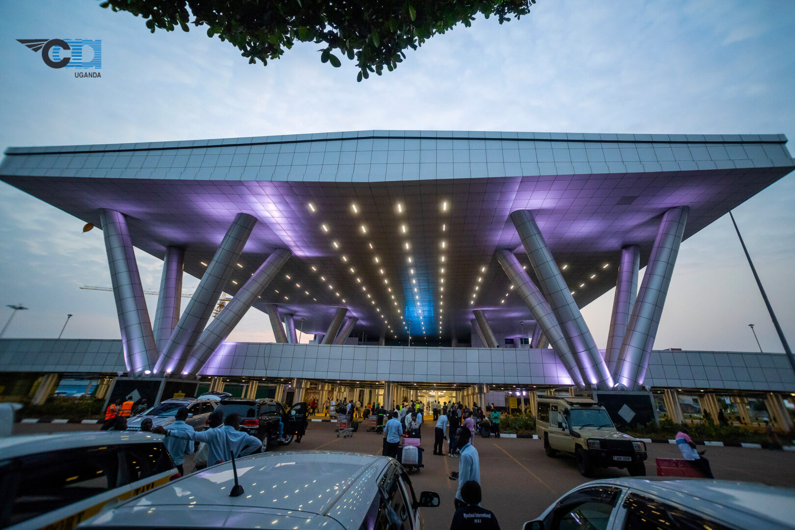 Entebbe Airport in Uganda has seen a continuous influx of travelers, with a daily average of 6,000 passengers recorded over three consecutive months, according to the Civil Aviation Authority (CAA). Vianney Mpungu Luggya, the Manager of Public Affairs at the Uganda Civil Aviation Authority (UCAA), revealed that in February 2024, the airport welcomed a total of 177,367 international passengers. This number comprised 93,884 departing passengers and 83,483 arriving passengers. This means that on average, the airport handled around 6,116 travelers each day. The figure for February 2024 was notably higher than the same period in 2023, with an increase of 39,162 passengers. However, it was slightly lower compared to January 2024, which saw a total of 196,199 passengers. Luggya highlighted that February 2024 marked the third consecutive month where Entebbe Airport consistently registered over 6,000 passengers daily, a significant increase from the 500 passengers per day during the height of the COVID-19 pandemic. In December 2023, the airport achieved a new milestone with 198,961 international passengers, setting a record of 6,418 passengers per day, the highest single-day figure in Uganda's aviation history. The CAA attributed this surge in passenger numbers to various factors, including increased business travel, the holiday season, and tourism. Remarkably, the total number of passengers in 2023 surpassed pre-pandemic levels, reaching 1,932,000 passengers compared to 1.8 million recorded in 2019. Since September 2023, Uganda's aviation industry has demonstrated significant improvement, exceeding global and regional averages following a successful safety audit by the International Civil Aviation Organization (ICAO). The government's efforts to enhance air travel, including the revival of Uganda Airlines, have contributed to the increase in international passengers. Uganda Airlines, which launched flights to several destinations in 2019, is expanding its fleet with the addition of a new Airbus A320 Neo by April 2023, bringing the total fleet to seven aircraft. According to Jenifer Bamuturaki, the CEO of Uganda Airlines, the airline has received permits to operate new commercial flights to destinations including the Middle East, London, and Guangzhou, in addition to its current routes. With these developments, Entebbe Airport is poised to become a regional hub for air traffic, offering more options for travelers and further boosting Uganda's aviation sector.