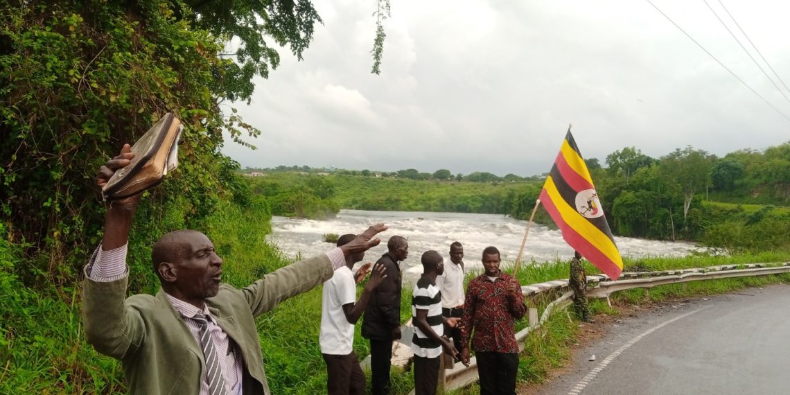 Karuma Bridge: Citizens Turn to Prayer