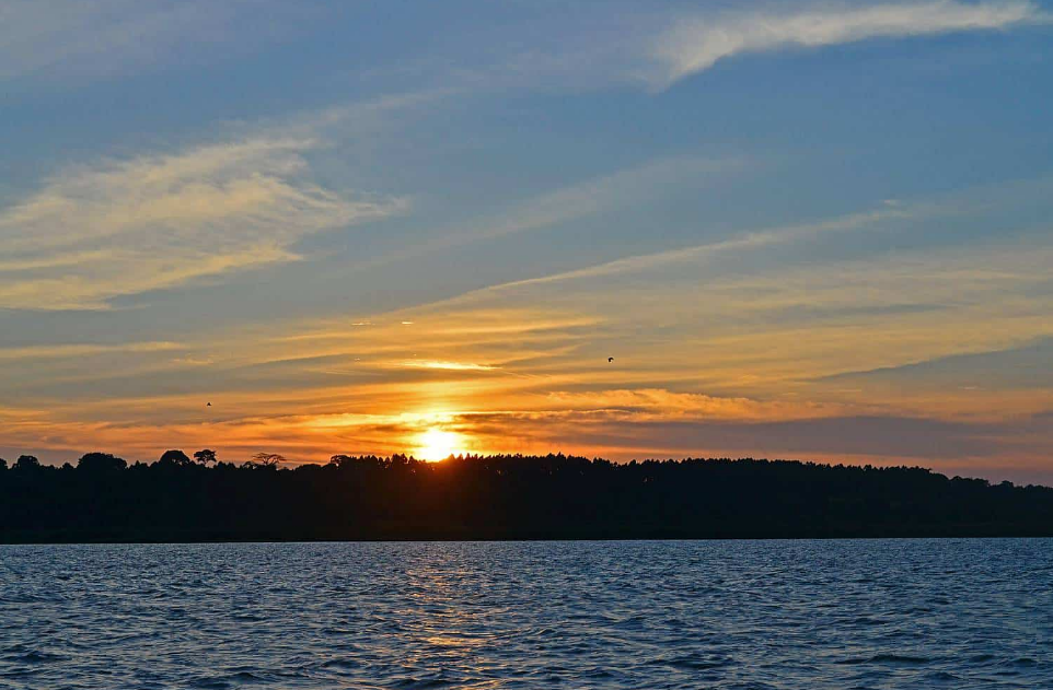Cheptoris urged residents to move away from the affected areas, emphasizing the importance of respecting environmental regulations. He pointed out that there should be a buffer zone of more than 100 meters from the shores of the lake and 50 meters from riverbanks. These rules are intended to protect the people and the environment.