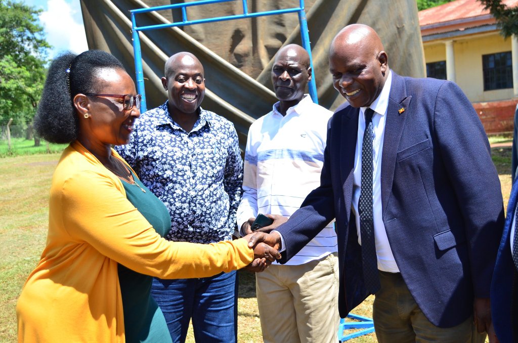 The youth of Busoga region have been urged to actively participate in agricultural activities to improve their household incomes. Luwero Triangle state minister, Alice Kaboyo, emphasized this message while overseeing the distribution of 52,746 hoes valued at sh580m. Addressing the audience at Busoga Square in Jinja city on Wednesday, May 8, 2024, Kaboyo also cautioned against high birth rates and alcoholism among the youth. The event attracted district chairpersons, Resident District Commissioners (RDCs), Chief Administrative Officers (CAOs), veterans, and members of the Busoga Parliamentary Caucus from the region's 12 districts. Kaboyo highlighted Busoga's fertile land and conducive environment, urging the energetic youth to engage in productive agricultural practices using the distributed hand hoes. She expressed optimism that with proper utilization of resources, the narrative of Busoga being impoverished could become a thing of the past. Additionally, Kaboyo stressed the importance of sustainable management of swamps in the region. For districts like Mayuge and Bugiri, as well as island districts like Namanyingo, Kaboyo recommended the cultivation of oil palm trees, which could serve as a long-term source of income. She emphasized the environmental benefits of oil palm trees, suggesting they could replace pine trees contributing to environmental degradation. Kaboyo revealed collaborative efforts between her ministry and the Busoga Consortium, under the patronage of Rebecca Kadaga, to advocate for special government programs tailored to the region's needs. Idi Isabirye, Chairperson of the Busoga Parliamentary Caucus, called for affirmative action programs to address the region's unique challenges and prioritize its development. Elijah Kagoda, Chairperson of the region's chairpersons, emphasized the potential of empowering youth with hoes to redirect their focus from urban migration to productive agriculture. Jinja Resident District Commissioner, Richard Gulume, emphasized the importance of cultivating fast-maturing food crops to combat food insecurity and restore Busoga's reputation as a food basket. He cautioned against land fragmentation and the conversion of agricultural land for sugarcane cultivation, which has exacerbated food insecurity. Peter Okeyah, MP for Sigulu Islands, a predominantly fishing community, urged the ministry to provide legal fishing gear to enable sustainable fishing practices. The youth of Busoga region have been urged to actively participate in agricultural activities to improve their household incomes. Luwero Triangle state minister, Alice Kaboyo, emphasized this message while overseeing the distribution of 52,746 hoes valued at sh580m. Addressing the audience at Busoga Square in Jinja city on Wednesday, May 8, 2024, Kaboyo also cautioned against high birth rates and alcoholism among the youth. The event attracted district chairpersons, Resident District Commissioners (RDCs), Chief Administrative Officers (CAOs), veterans, and members of the Busoga Parliamentary Caucus from the region's 12 districts. Kaboyo highlighted Busoga's fertile land and conducive environment, urging the energetic youth to engage in productive agricultural practices using the distributed hand hoes. She expressed optimism that with proper utilization of resources, the narrative of Busoga being impoverished could become a thing of the past. Additionally, Kaboyo stressed the importance of sustainable management of swamps in the region. For districts like Mayuge and Bugiri, as well as island districts like Namanyingo, Kaboyo recommended the cultivation of oil palm trees, which could serve as a long-term source of income. She emphasized the environmental benefits of oil palm trees, suggesting they could replace pine trees contributing to environmental degradation. Kaboyo revealed collaborative efforts between her ministry and the Busoga Consortium, under the patronage of Rebecca Kadaga, to advocate for special government programs tailored to the region's needs. Idi Isabirye, Chairperson of the Busoga Parliamentary Caucus, called for affirmative action programs to address the region's unique challenges and prioritize its development. Elijah Kagoda, Chairperson of the region's chairpersons, emphasized the potential of empowering youth with hoes to redirect their focus from urban migration to productive agriculture. Jinja Resident District Commissioner, Richard Gulume, emphasized the importance of cultivating fast-maturing food crops to combat food insecurity and restore Busoga's reputation as a food basket. He cautioned against land fragmentation and the conversion of agricultural land for sugarcane cultivation, which has exacerbated food insecurity. Peter Okeyah, MP for Sigulu Islands, a predominantly fishing community, urged the ministry to provide legal fishing gear to enable sustainable fishing practices.