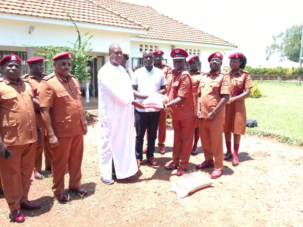 Uganda Prisons Service delegation, led by Samuel Akena, the Deputy Commissioner General of Prisons on Friday paid a courtesy visit to Rwot David Acana II, the Paramount Chief of Acholi at his palace in Kanyagoga Cell,Gulu City.