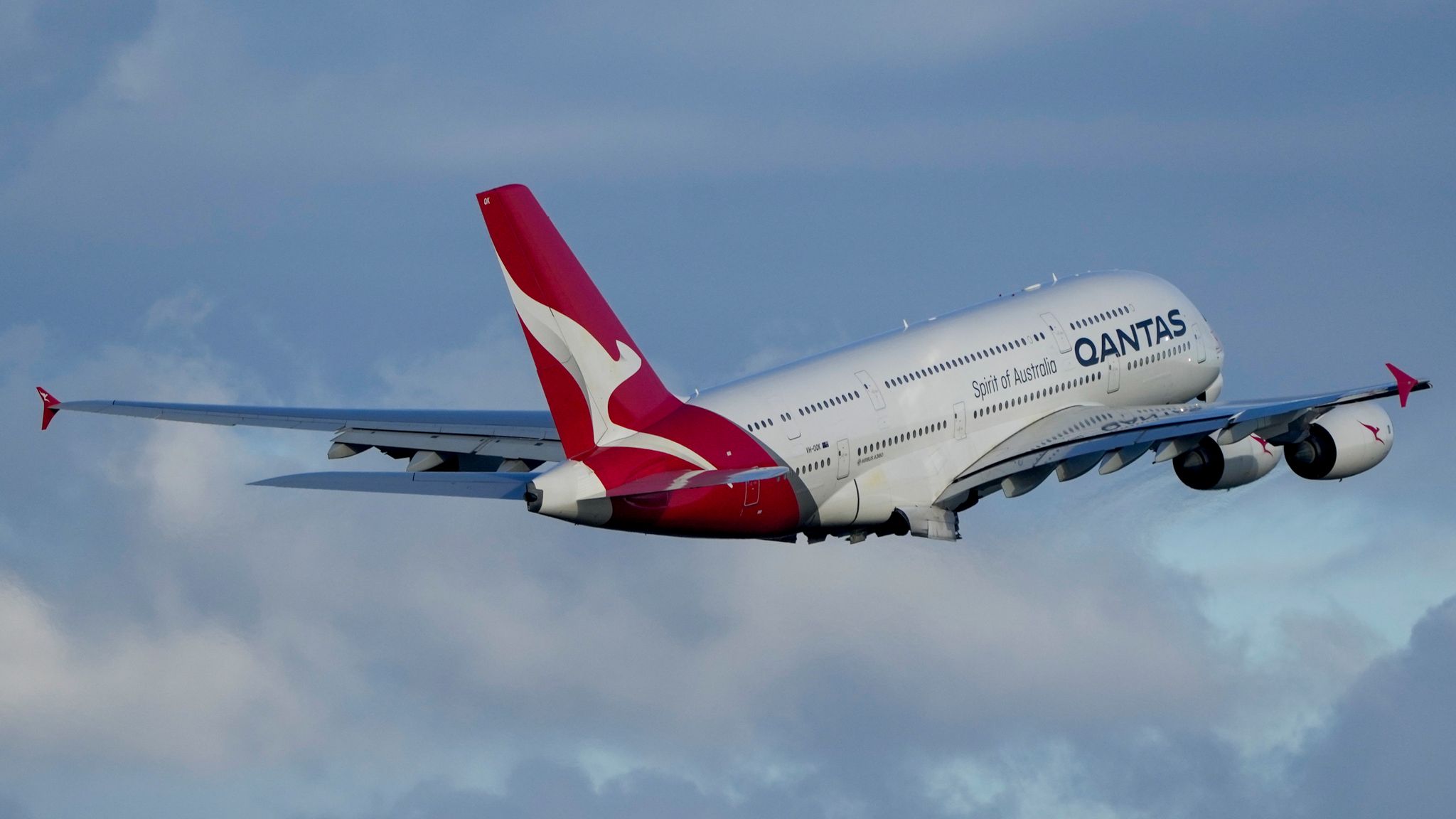 (Sydney) - Qantas has issued an apology following the unintended screening of a mature-rated film to all passengers, including families with young children, on a recent Sydney to Tokyo flight.