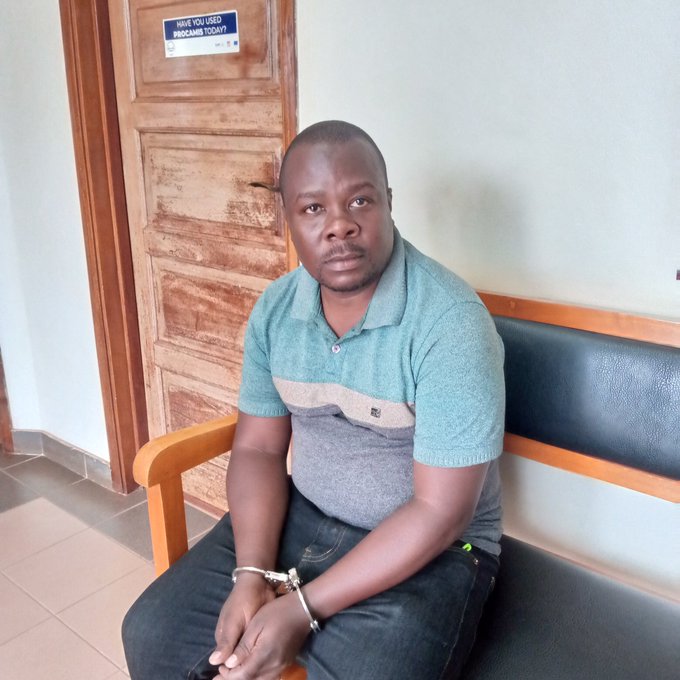 (Kampala) – A man who posed as a doctor from the Ministry of Health has been remanded to Luzira Prison after allegedly defrauding two individuals of UGX 37 million by falsely promising to secure them employment.