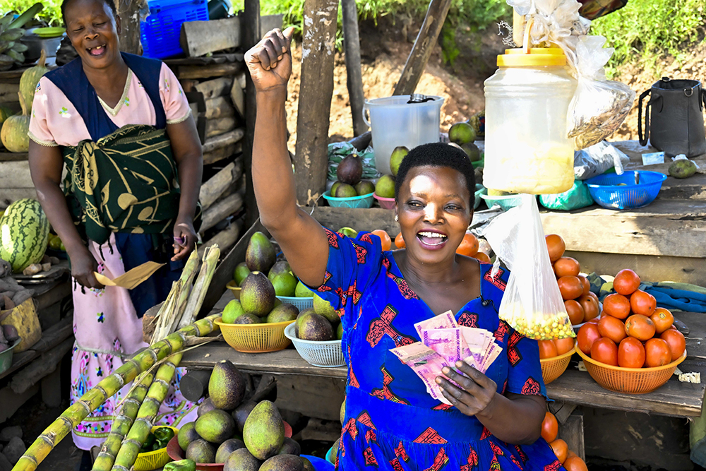 President Yoweri Museveni has provided financial support to 112 roadside market vendors in Mityana, offering each UGX 100,000 to help boost their small businesses.