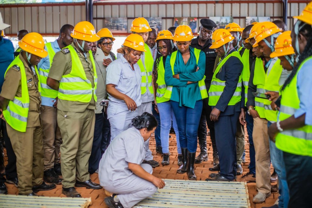 (Busia) - The Uganda Investment Authority has announced the groundbreaking of Busia’s gold mining project, set to create 3,000 direct jobs and represents the country’s largest confirmed gold deposit, with 12.5 tonnes of mineable gold and an initial investment of USD 50 million.